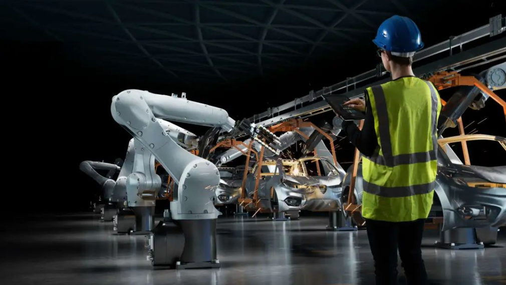 Cloud Robotics: How 5G and Edge AI Are Enabling a New Generation of Machines 